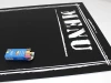Tablica kredowa z nadrukiem menu 008 - Wzór graficzny. Czarny tle z białym napisem MENU i prostymi liniami
