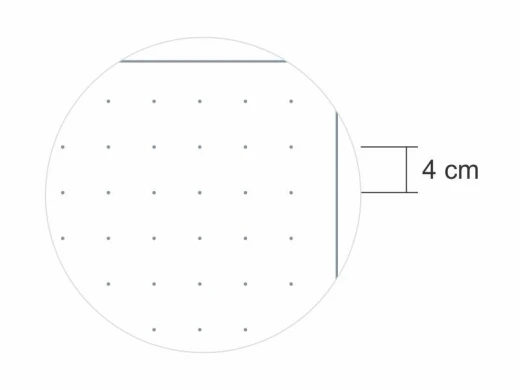 Suchościeralna nakładka magnetyczna w zbliżeniu pokazującym odległość czterech centymetrów między kropkami