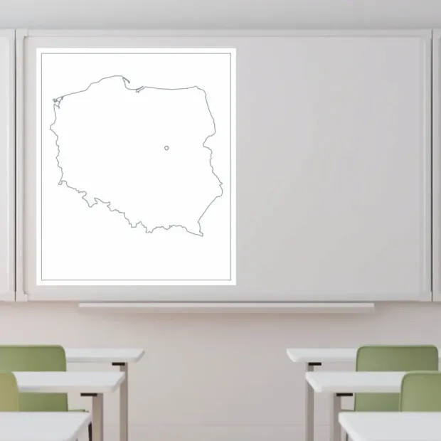 Nakładka magnetyczna suchościeralna z nadrukiem konturowej mapy Polski na tablicy szkolnej
