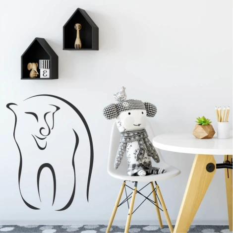 Szablon malarski tygrys 2008 - Aranżacja w pokoju dziecięcym. Ściany w jasnym kolorze, meble w prostym stylu