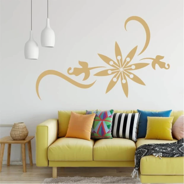 Szablon na ścianę ornament 2129 - Aranżacja w salonie. Jasne ściany z kolorowymi poduszkami na kanapie
