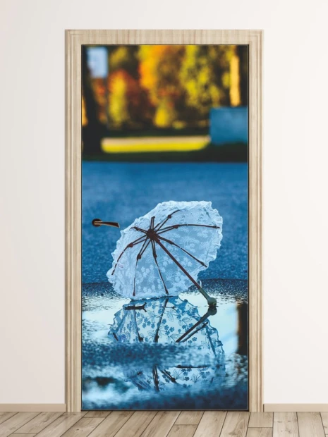Fototapeta naklejka na drzwi parasol FP 6303 - Wzór graficzny. Na zdjęciu widoczny jest parasol odbijający się w kałuży