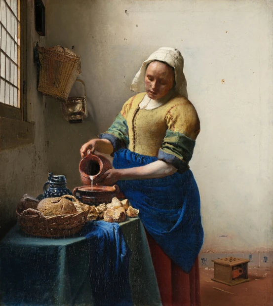 Reprodukcja The Milkmaid, Johannes Vermeer - Aranżacja w kuchni. Ściany w jasnych odcieniach, drewniane meble