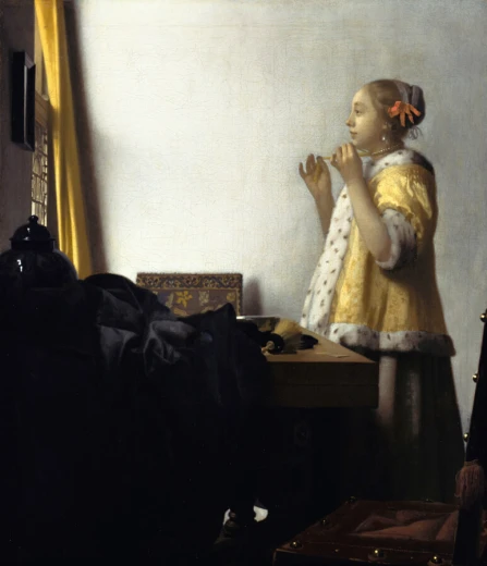 Reprodukcja obrazu Johannesa Vermeera Young Woman with a Pearl Necklace przedstawiająca kobietę przed lustrem