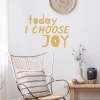 Naklejka na ścianę Today I choose joy 2430 - Aranżacja w salonie. Ściany w jasnym kolorze, meble w naturalnych odcieniach