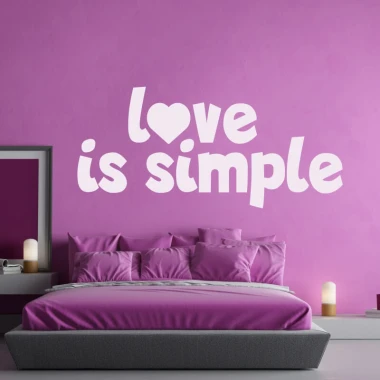 Szablon malarski Love is simple 2431 - Aranżacja w sypialni. Ściany w odcieniu fioletowym, łóżko z poduszkami w tym samym