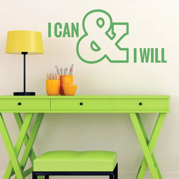 Szablon malarski sentencja I can and I will 2426 - Aranżacja w biurze. Meble w kolorze zielonym, jasne ściany