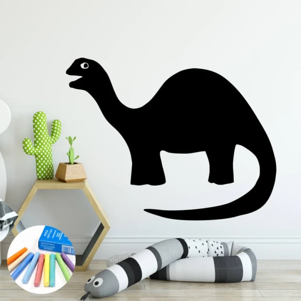 Naklejka kredowa w kształcie dinozaura z wyciętym okiem, przyklejona do ściany