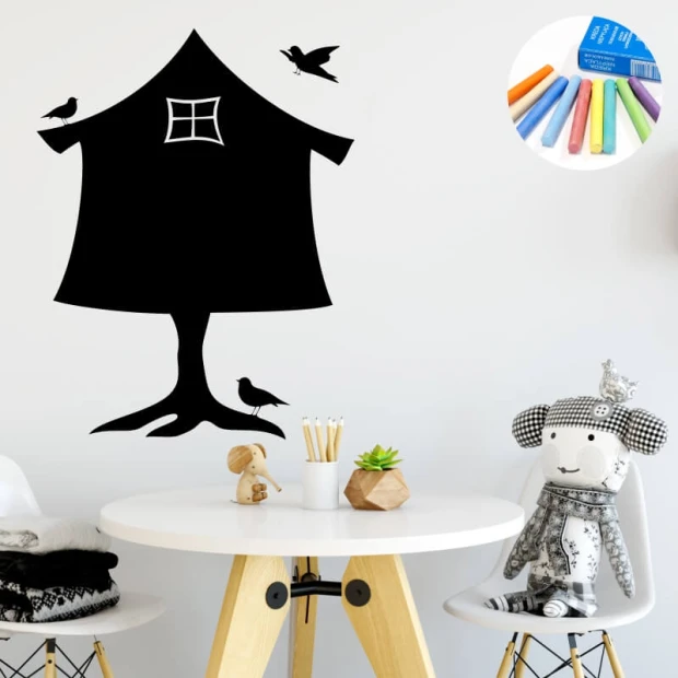 Naklejka kredowa dla dzieci domek baby jagi 284 - Aranżacja w pokoju dziecięcym. Ściany w jasnych kolorach, minimalistyczne