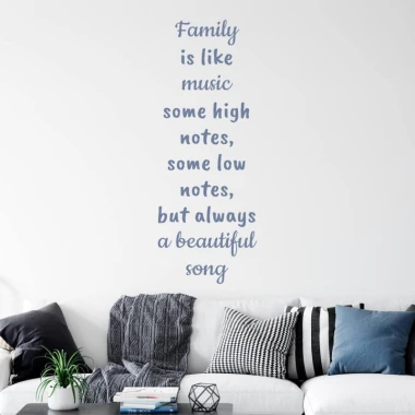 Szablon do malowania sentencja Family is like music 2435 - Aranżacja w salonie. Ściany w jasnym kolorze, meble w odcieniach