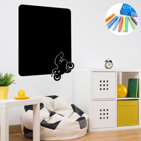 Naklejka kredowa dla dzieci motocross 296 - Aranżacja w pokoju dziecięcym. Ściany w jasnych kolorach, meble