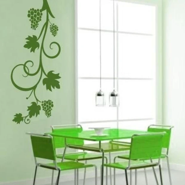 Naklejka winorośl 0996 w świeżym, zielonym kolorze ożywia nowoczesną jadalnię, dodając jej lekkości 
