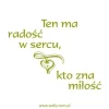 Stylowa naklejka z sentencją Ten ma radość w sercu, kto zna miłość, doskonała do przytulnego wnętrza