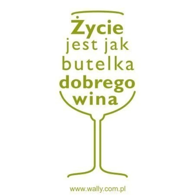Naklejka ścienna z cytatem o winie wpisanym w kształt kieliszka, w przykładowym zielonym kolorze