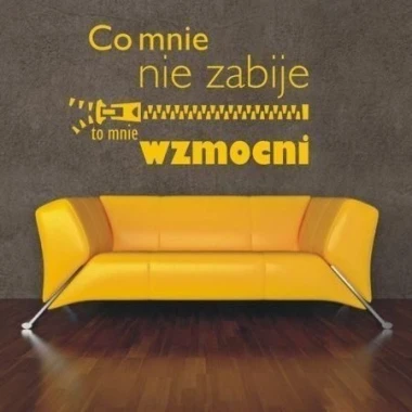 Sentymentalna naklejka z motywującą sentencją w nowoczesnym salonie, idealna do podkreślenia energii