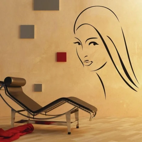 Stylowa naklejka kobiecej twarzy w minimalistycznym wnętrzu, idealna do nowoczesnego salonu lub eleg