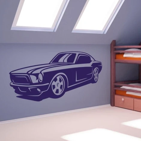 Stylowa naklejka pojazdu Mustang 02 w nowoczesnym pokoju dziecięcym, idealna do podkreślenia motoryz