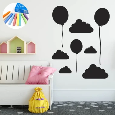 Naklejka kredowa dla dzieci balony chmury 316 - Aranżacja w pokoju dziecięcym. Ściany w jasnych kolorach, meble
