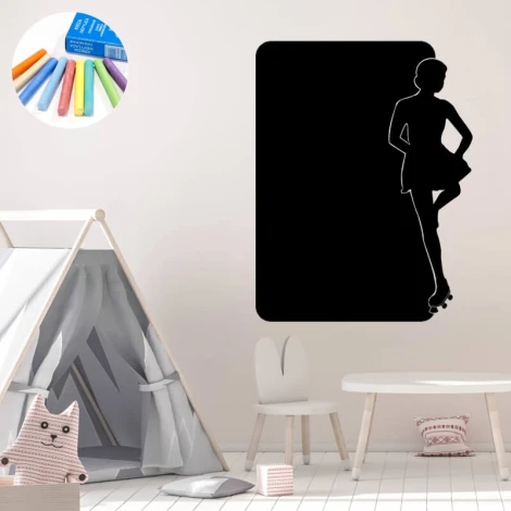 Naklejka kredowa dla dzieci tancerka 310 - Aranżacja w pokoju dziecięcym. Ściany w jasnych kolorach, minimalistyczne meble