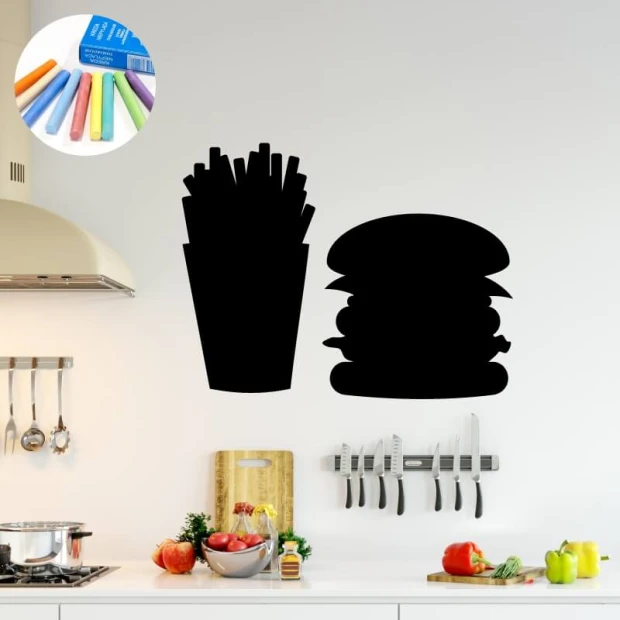 Naklejka kredowa frytki hamburger 339 - Aranżacja w kuchni. Ściany w jasnych kolorach, nowoczesne meble i akcesoria