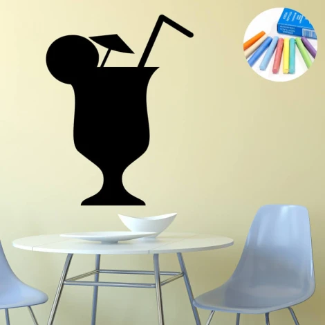 Naklejka kredowa koktail 333 - Aranżacja w kuchni. Ściany w jasnym kolorze, proste meble w minimalistycznym stylu