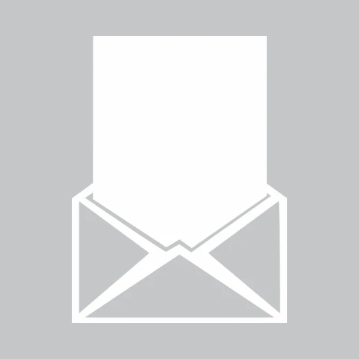 Tablica suchościeralna w kształcie listu wysuwanego z koperty w ujęciu pokazującym wzór na jednolitym tle