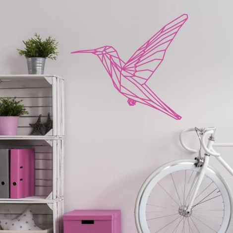 Naklejka na ścianę koliber 2476 - Wzór graficzny. Koliber w różowym kolorze, z geometrycznymi kształtami i ostrymi liniami