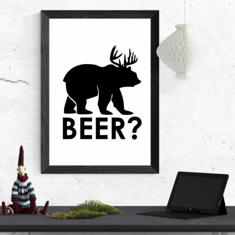 Plakat Beer? 017 - Wzór graficzny. Czarna sylwetka niedźwiedzia z rogami oraz napis BEER? na białym tle