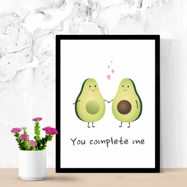 Plakat You complete me 034 - Wzór graficzny. Dwa awokado trzymające się za ręce z sercami nad nimi