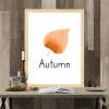 Plakat Autumn 047 - Wzór graficzny. Liść w odcieniach pomarańczu z napisem Autumn poniżej