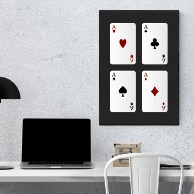 Plakat karty 080 - Aranżacja w biurze. Szare ściany, minimalistyczne meble, czarna lampa i laptop