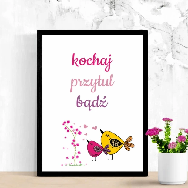 Plakat Kochaj, przytul, bądź 135 - Wzór graficzny. Na białym tle znajdują się kolorowe ptaki oraz kwiaty