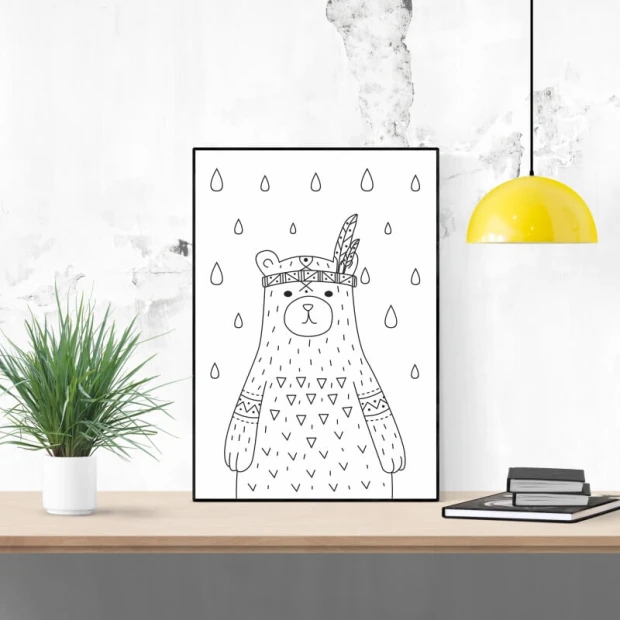 Plakat miś 098 - Wzór graficzny. Grafika przedstawia misia z piórkiem na głowie, otoczonego kroplami deszczu