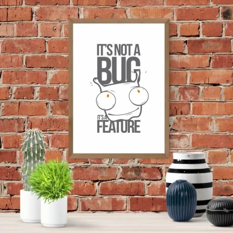 Plakat Its not a bug 156 - Aranżacja w pokoju. Ceglana ściana w odcieniach brązu z roślinami i dekoracjami
