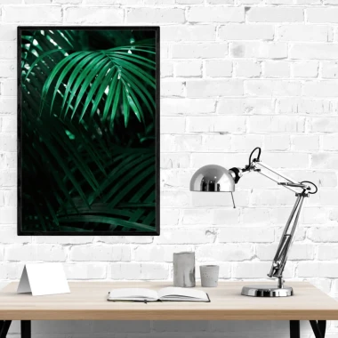 Plakat liście 176 - Aranżacja w biurze. Ściany białe, stół drewniany, lampa metalowa