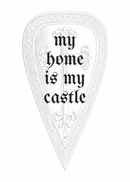 Plakat na białym tle z angielskim napisem My home is my castle wpisanym w grafikę tarczy rycerskiej