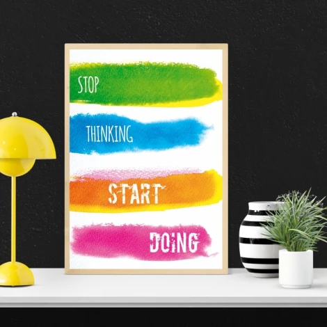 Plakat Stop thinking start doing 146 - Wzór graficzny. Kolorowe pasy w zielonym, niebieskim, pomarańczowym i różowym