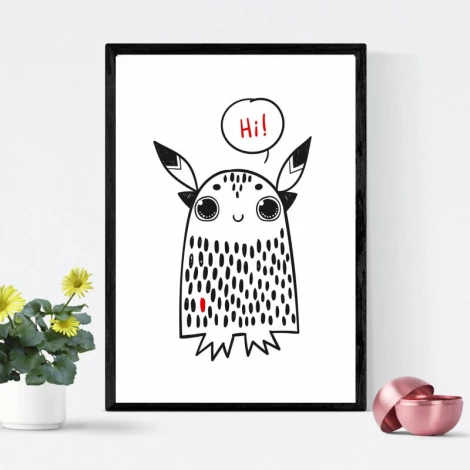Plakat Hi 212 - Wzór graficzny. Postać z dużymi oczami, uszami i napisem Hi! na białym tle