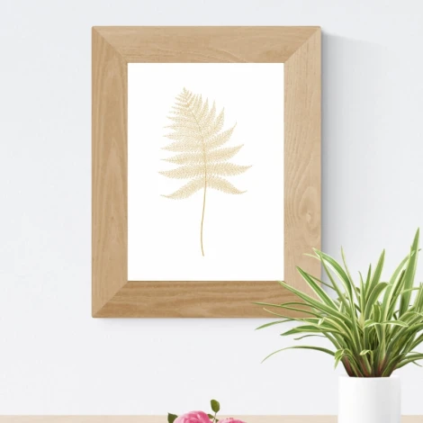 Plakat liść 198 - Wzór graficzny. Złoty liść na białym tle, delikatne detale i symetryczny kształt