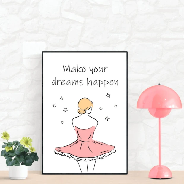 Plakat w czarnej ramie z grafiką baletnicy i motywującym napisem Make your dreams happen na białym tle