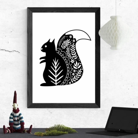 Plakat wiewiórka 218 - Wzór graficzny. Wizerunek wiewiórki z roślinnymi motywami w czerni i bieli