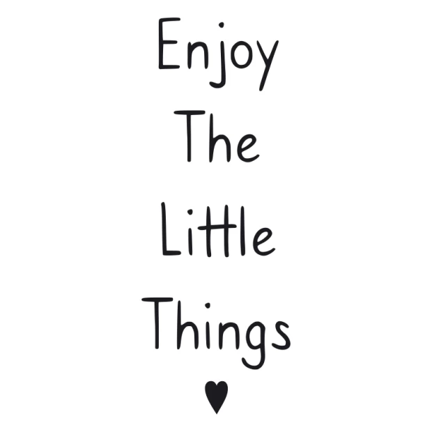 Szablon malarski z napisem Enjoy The Little Things i serduszkiem w przykładowej czarnej kolorystyce