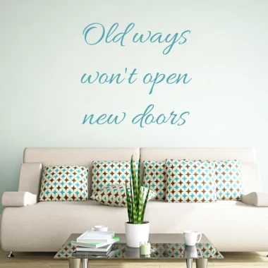 Naklejka na ścianę Old ways wont open new doors 2504 - Aranżacja w salonie. Ściany w jasnym kolorze, kanapa z poduszkami