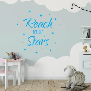 Naklejka na ścianę Reach for the stars 2505 - Aranżacja w pokoju dziecięcym. Ściany w jasnym kolorze z chmurkami