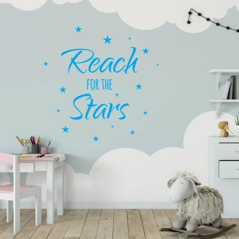 Naklejka na ścianę Reach for the stars 2505 - Aranżacja w pokoju dziecięcym. Ściany w jasnym kolorze z chmurkami