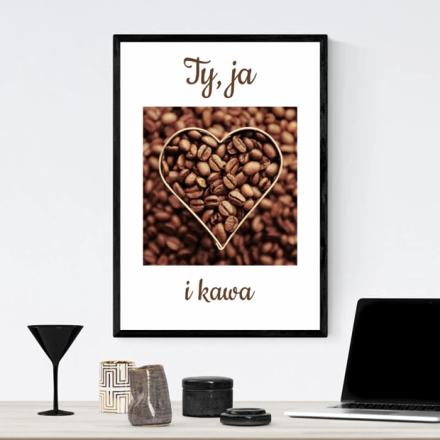 Plakat w czarnej ramie z napisem Ty, ja i kawa oraz grafiką ziaren kawy ułożonych w serce