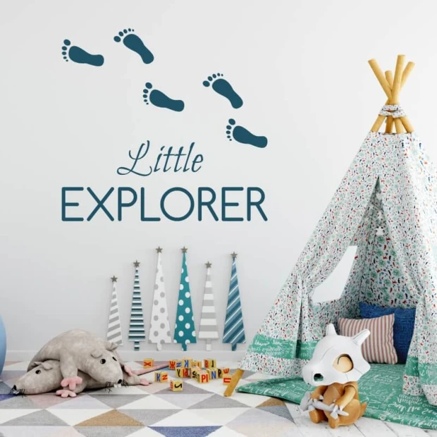 Szablon malarski Little explorer 2506 - Aranżacja w pokoju dziecięcym. Ściany w jasnych kolorach, zabawne elementy