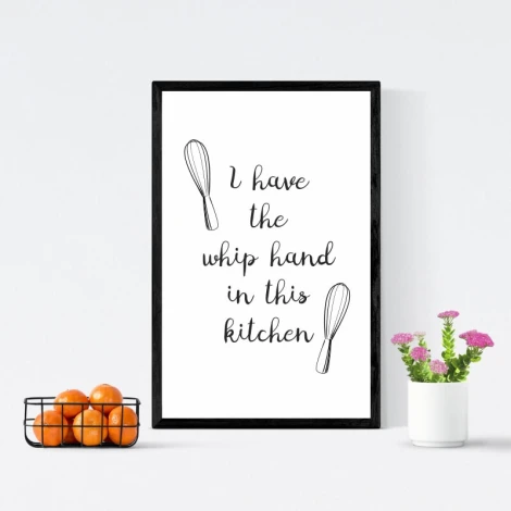 Plakat I have the whip hand in this kitchen 245 - Wzór graficzny. Dwa trzepaczki i tekst na białym tle