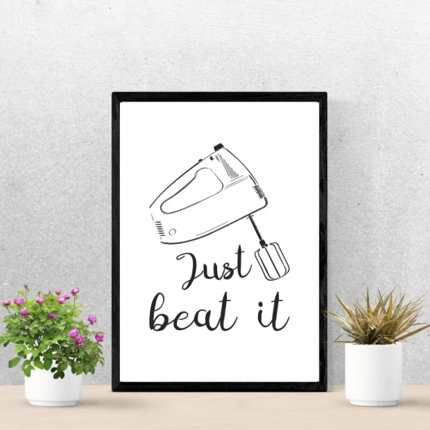 Plakat do kuchni w czarnej ramie z grafiką miksera ręcznego oraz napisem Just beat it