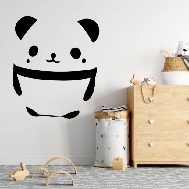 Naklejka na ścianę dla dzieci panda 2520 - Aranżacja w pokoju dziecięcym. Ściany w jasnych kolorach, drewniane meble
